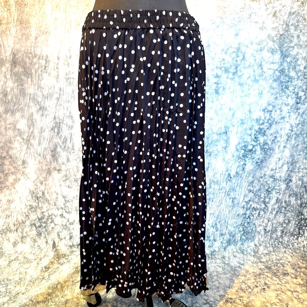 🪩 Time and Tru Black White Polka Dot Skirt - L